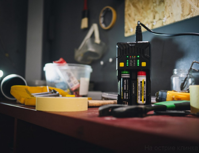 Зарядное устройство Armytek Uni C2